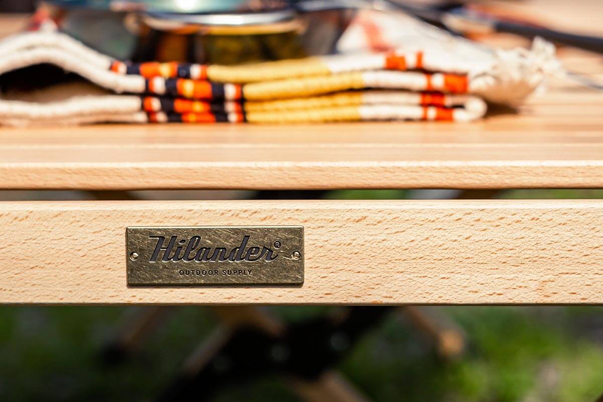 重厚感を産み出す金属プレート