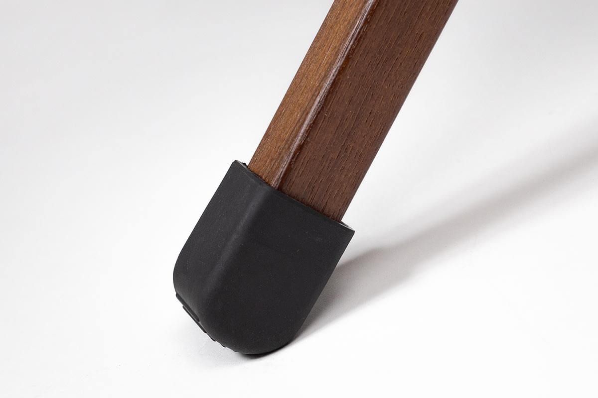 脚キャップは接地面に優しくフィットするので利用場所を選びません