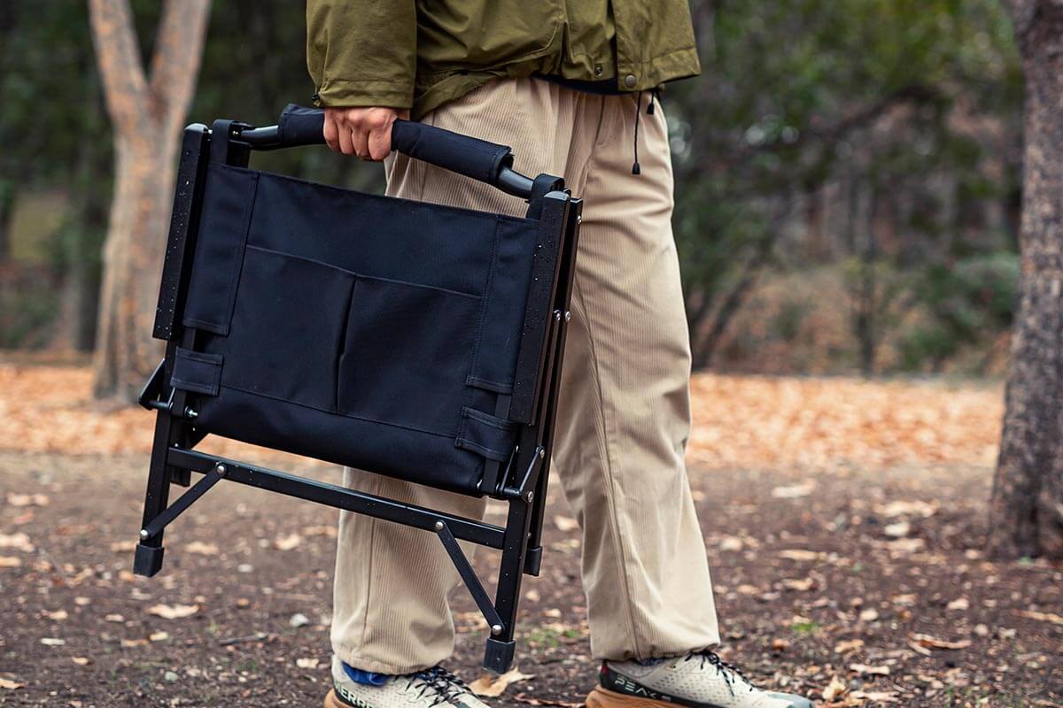 組み立てたままでも簡単に持ち運び可能