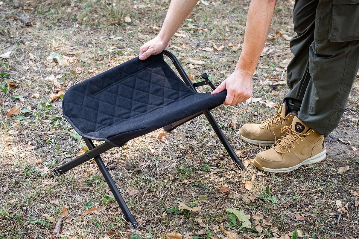 組み立ては開いてストッパーを固定するだけ