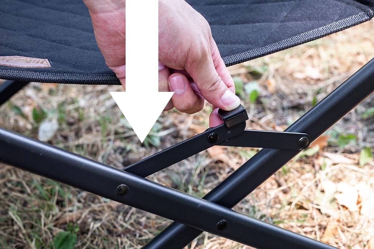 組み立ては開いてストッパーを固定するだけ