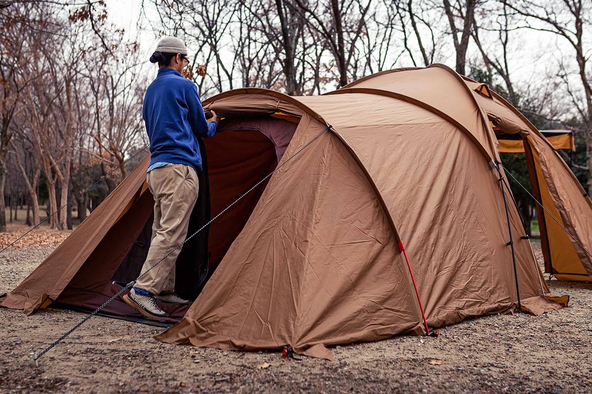 今までのテントにはなかったテント後方からのアクセスが可能に