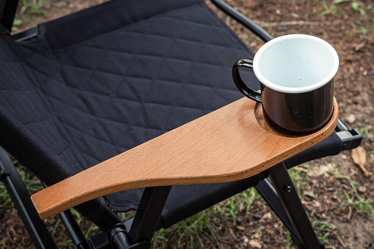 木のぬくもりを感じる、天然木（ブナ）の肘掛け