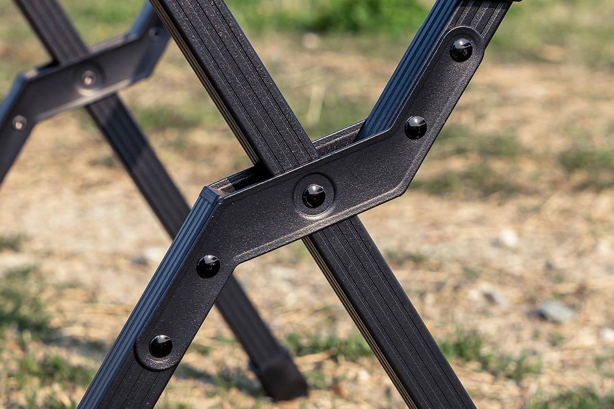 金具には頑丈なスチール素材を採用