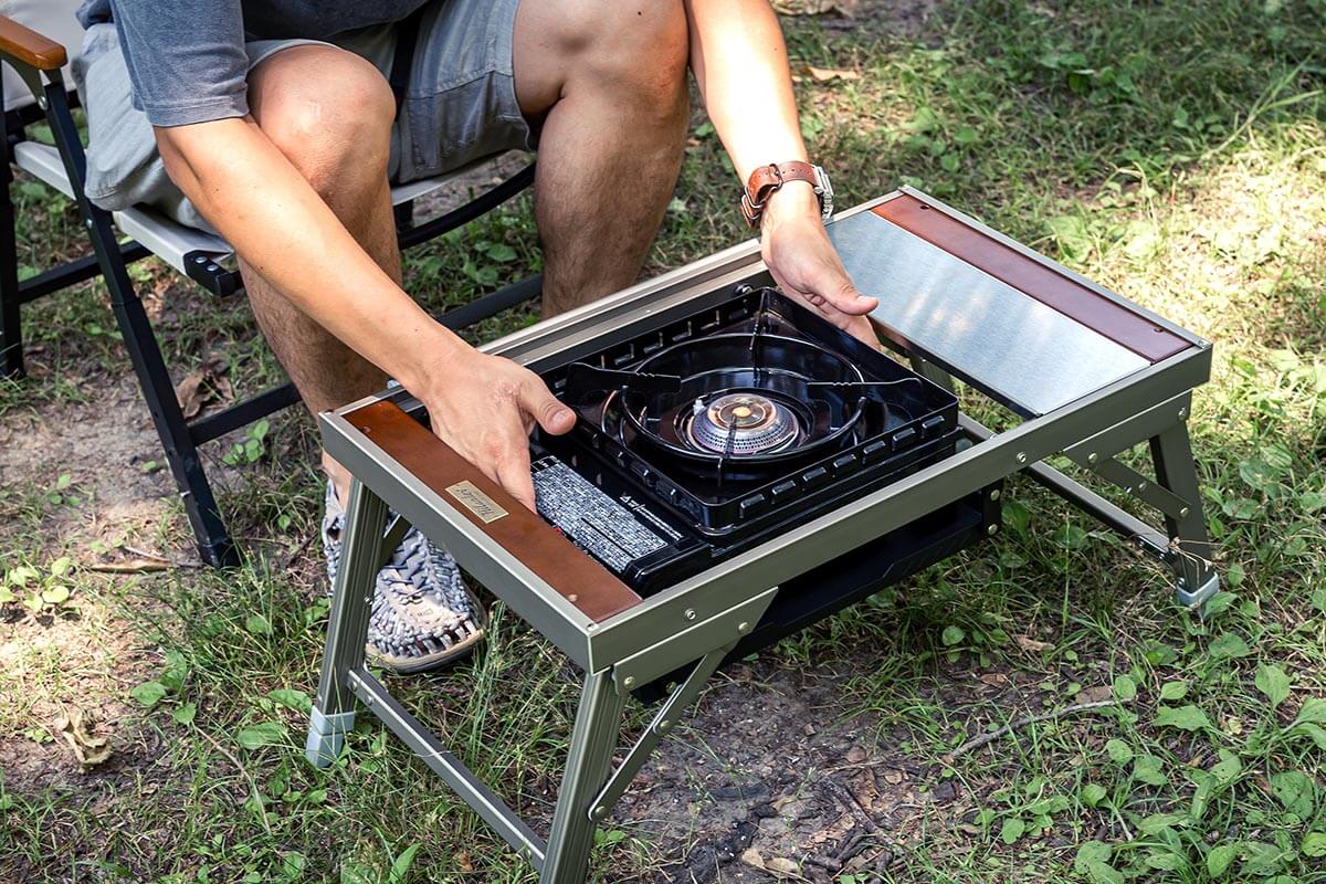 コンロをビルトインして調理や食事を快適に
