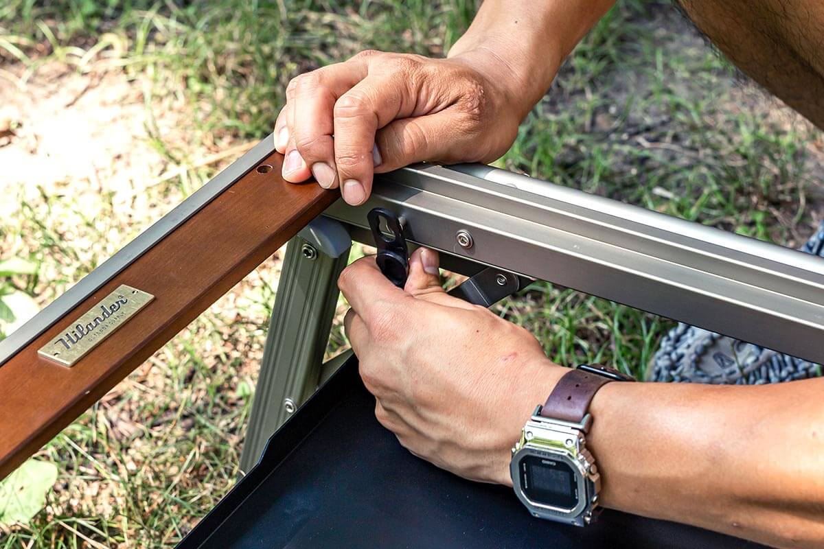 バーナーデッキ（コンロラック）は高さ調節が可能