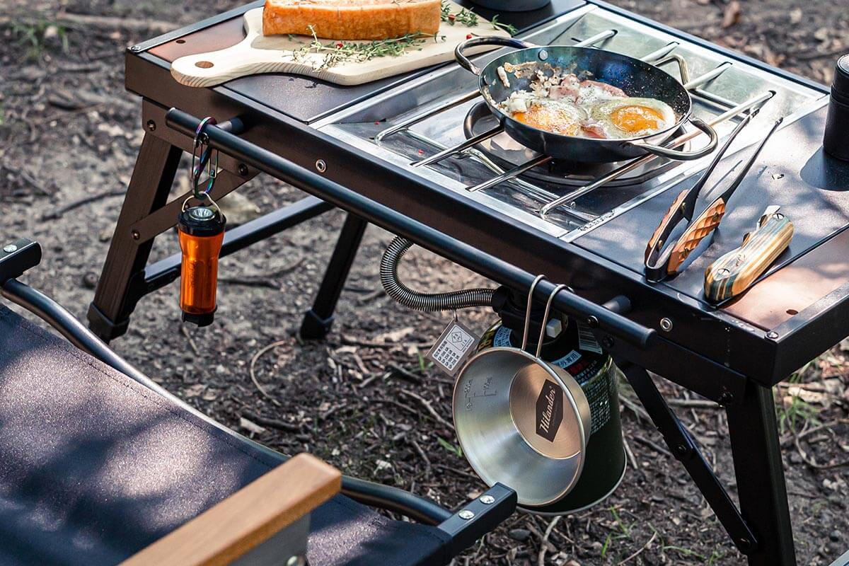 シェラカップなど小物の吊り下げが可能