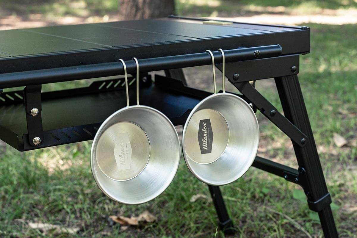 シェラカップなど小物の吊り下げが可能