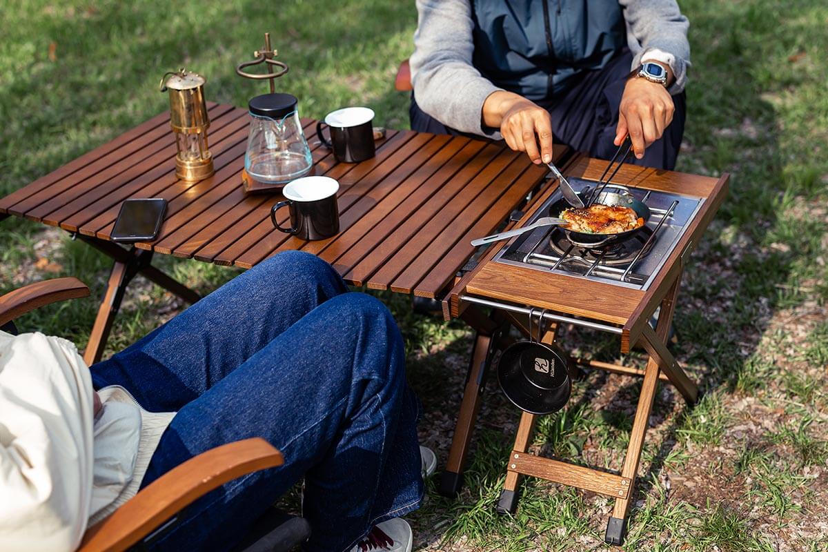 ウッドロールテーブルにキッチン機能を「ちょい足し」できる