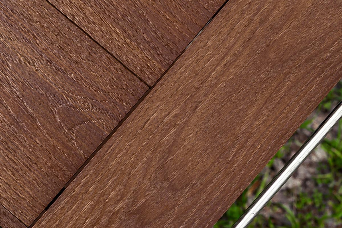 家具でも人気のアッシュ材を採用