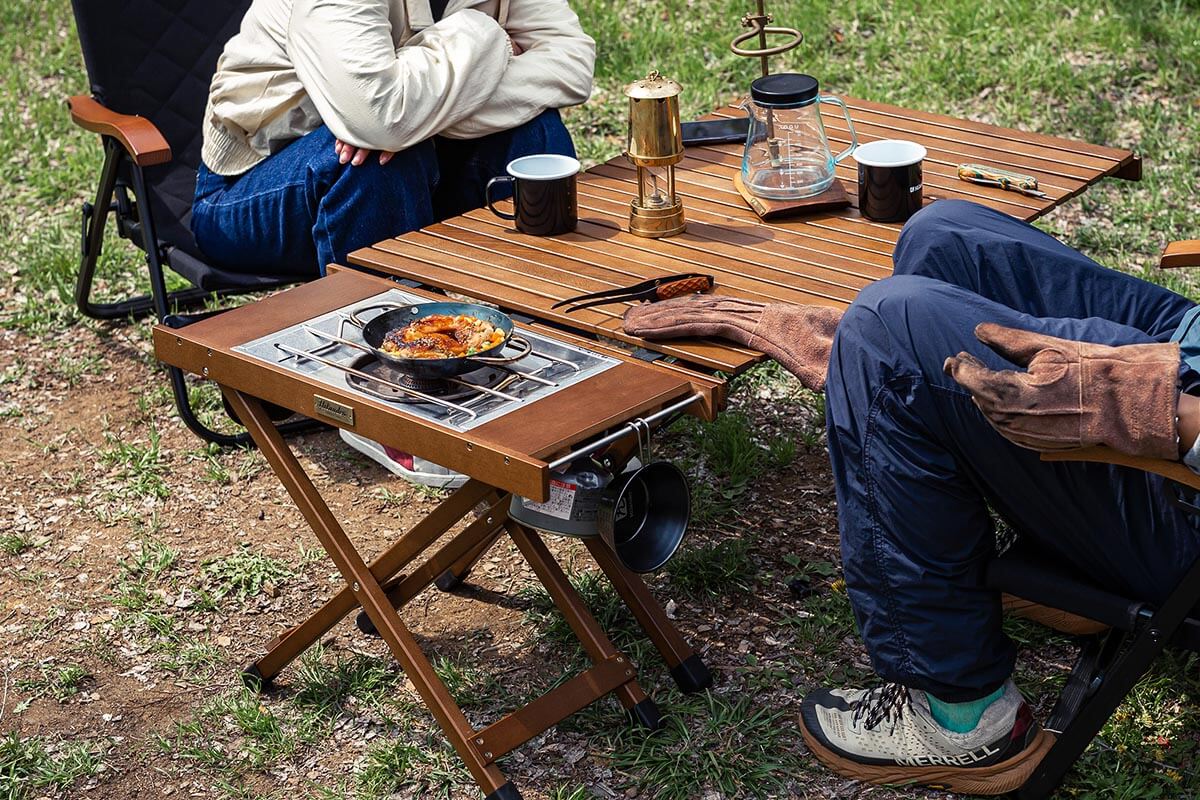 ウッドロールテーブルにキッチン機能を「ちょい足し」できる