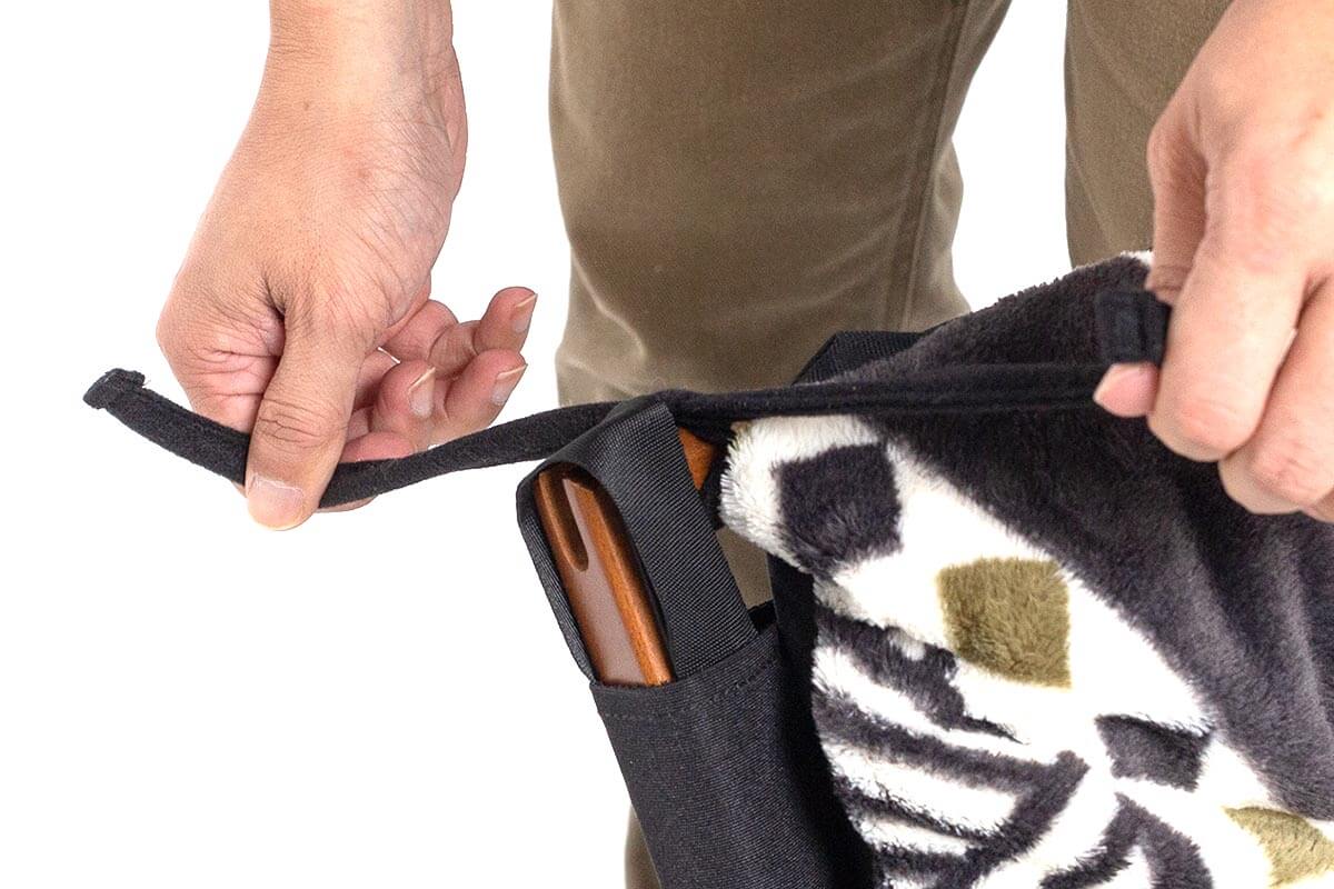 紐で固定するだけの簡単装着