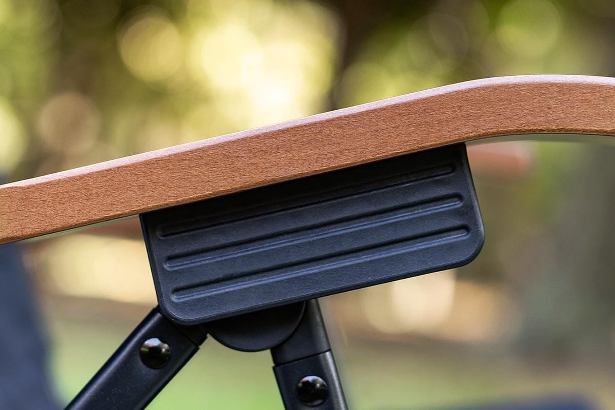 安全に配慮したアームレスト