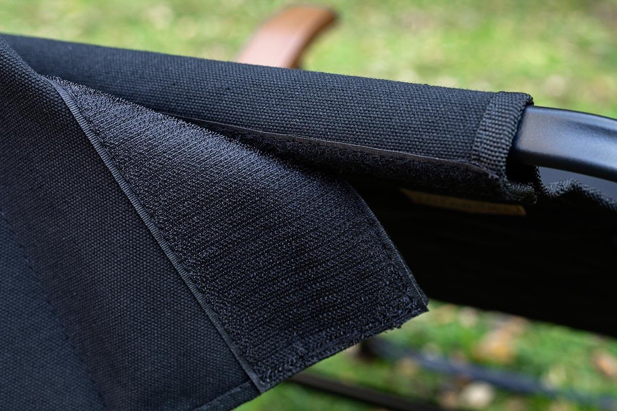 高さ調整が可能なヘッドレスト付き