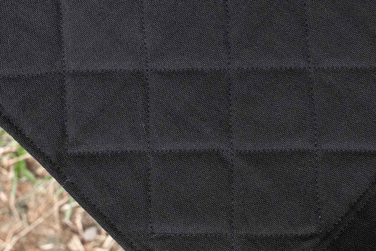 肌触りがよく火の粉にも強いコットン生地を採用