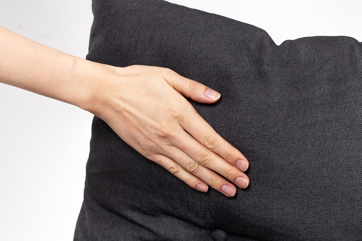 さらりとした風合いで、手触りの良い生地