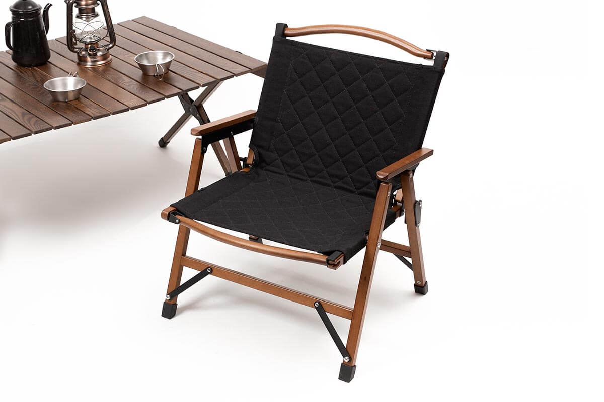 座り心地とデザイン性を両立するウッドフレームチェア