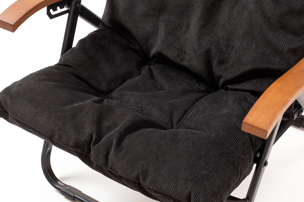 チェアをモダンに衣替え。コーデュロイ生地のカバー