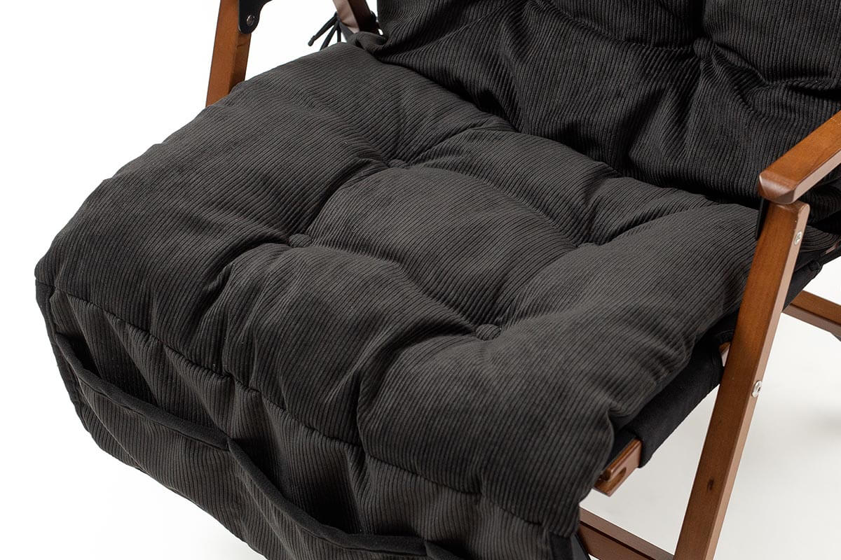 チェアをモダンに衣替え。コーデュロイ生地のカバー
