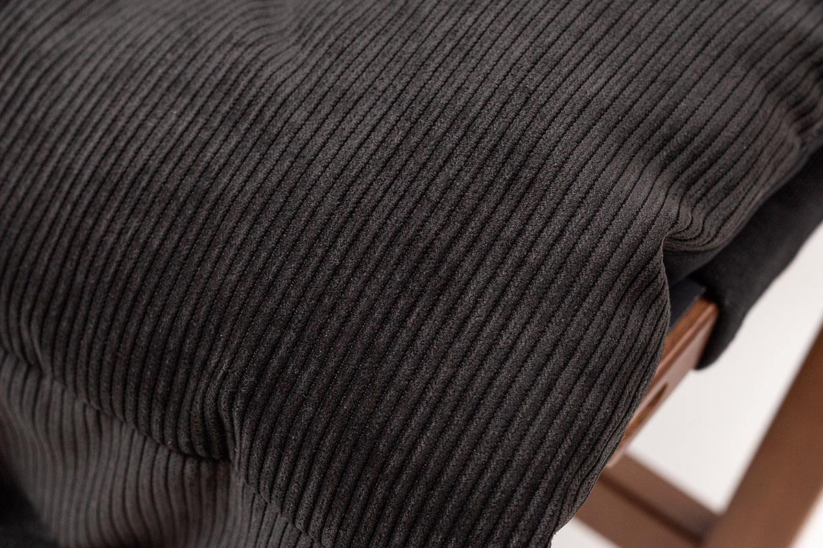 チェアをモダンに衣替え。コーデュロイ生地のカバー